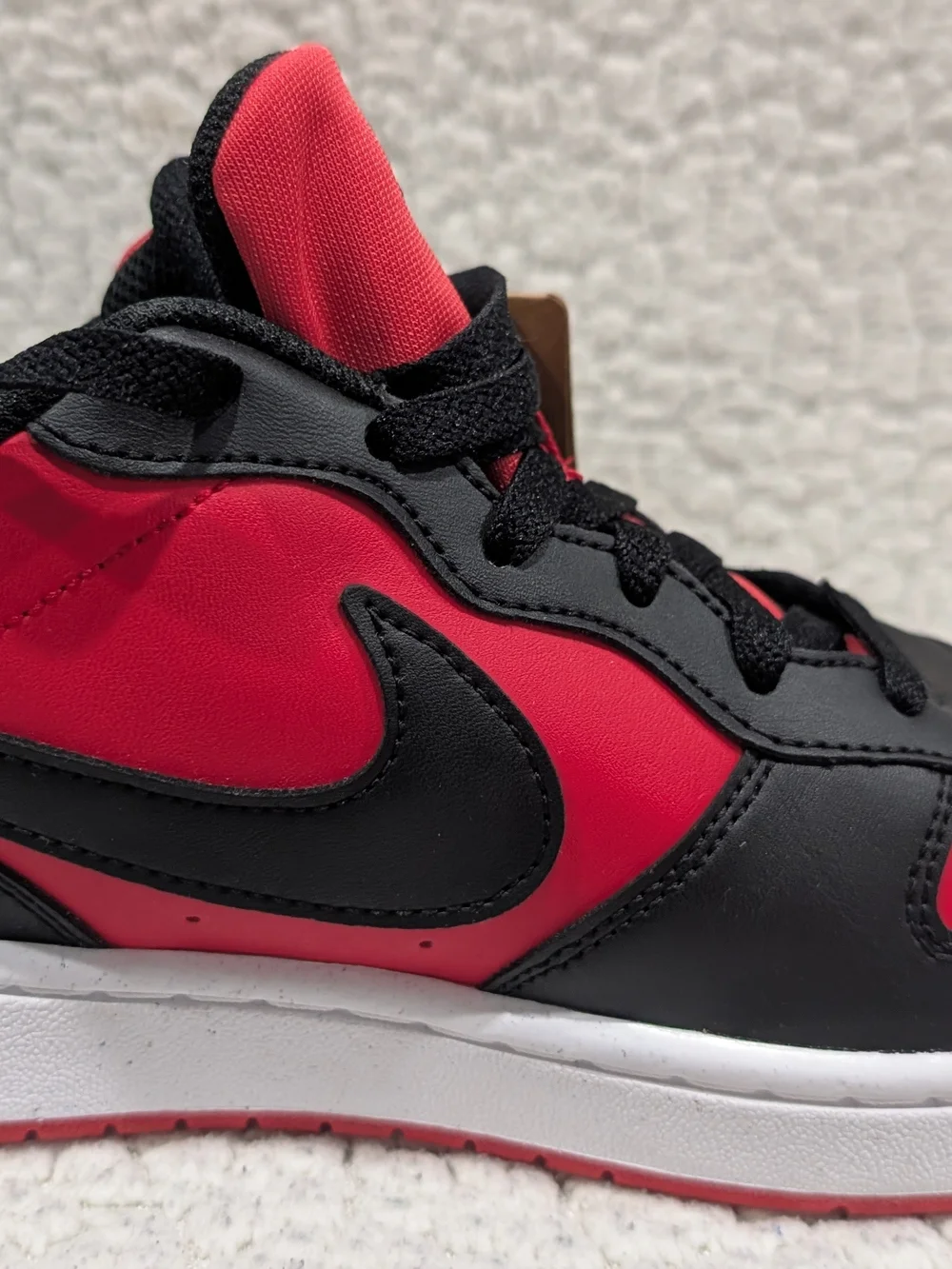 Nike Kids Low-Top Sneakers in Black & Red